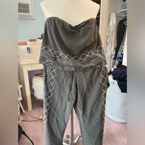STRAPLESS TOP AND FLOWY PANTS SET